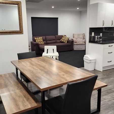 Oaktree Entire Holiday Home, Sleeps 8 To12 Rotorua Exterior foto