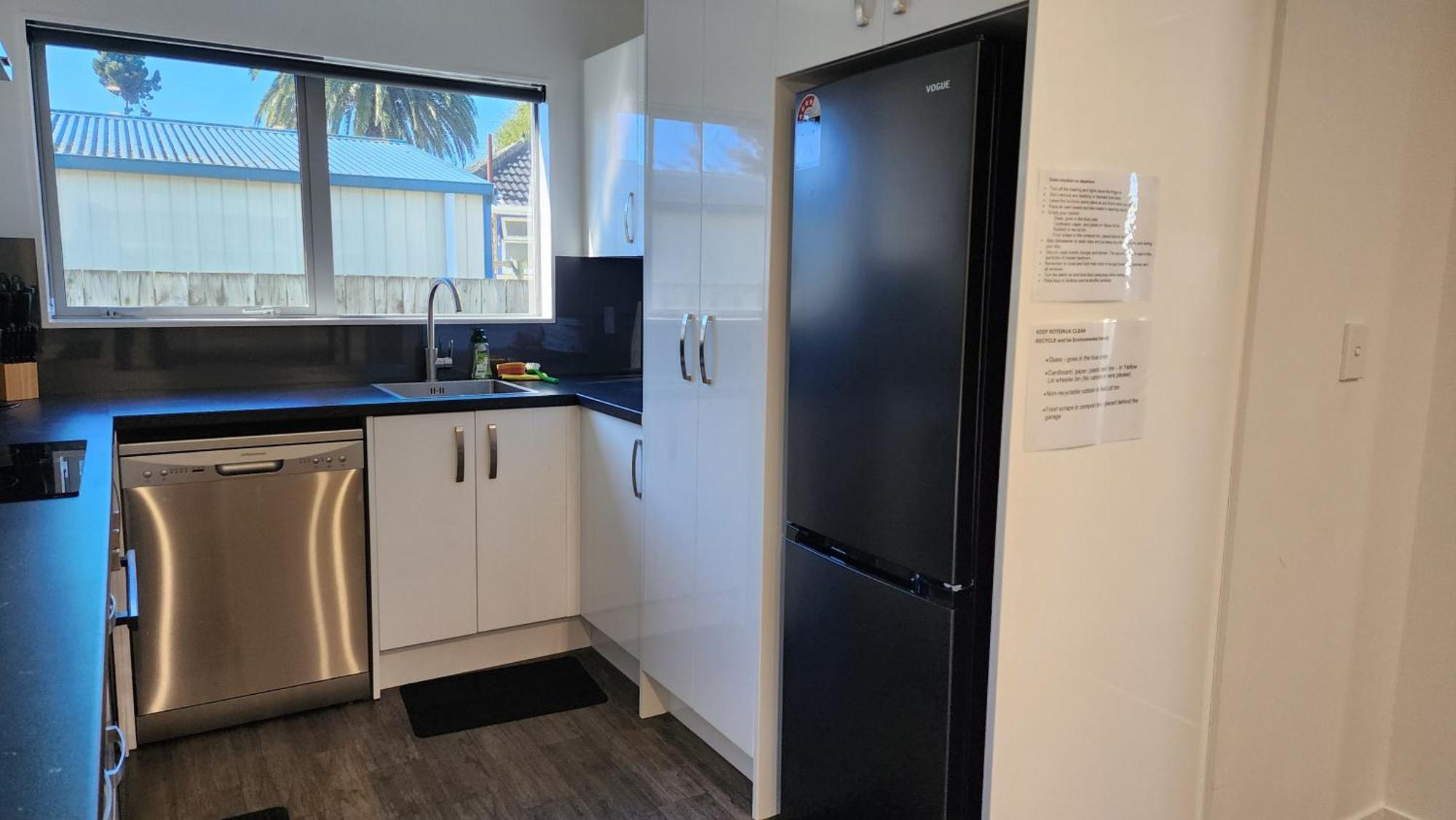 Oaktree Entire Holiday Home, Sleeps 8 To12 Rotorua Exterior foto